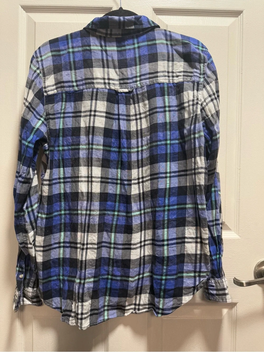 American Eagle Outfitters Blue, White and Black Plaid Button-Down Shirt size L